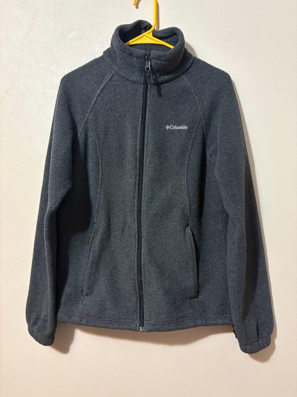 Columbia zip up gray jacket size medium men’s women’s